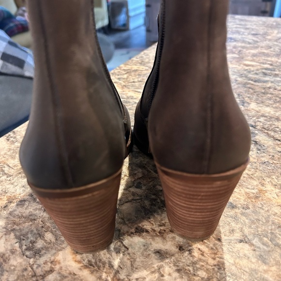 Ladies Lucky Brand Ankle Boots Chocolate Brown - Picture 3 of 8